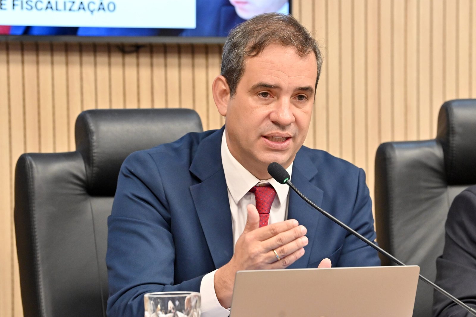 Cadu Xavier diz que prioridade do Governo do RN é honrar salários dos servidores
