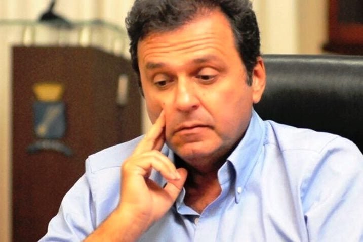 Carlos Eduardo se filia ao União Brasil, mas não define se será candidato ao Senado