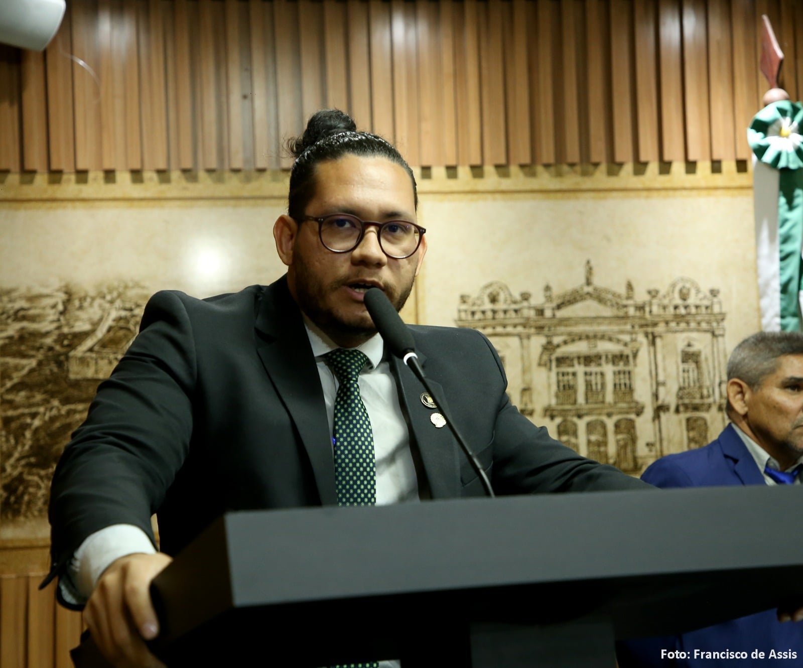 Faustino concretiza racha e exonera militantes do MBL do seu gabinete